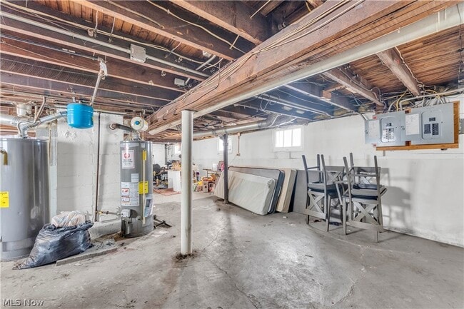 Building Photo - 10302 Parkview Ave