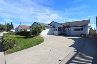 Building Photo - 722 S Hacienda St