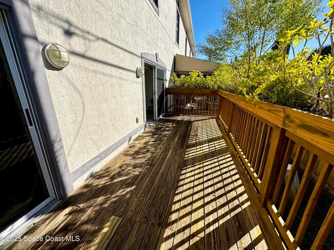 Building Photo - 121 Majestic Bay Ave