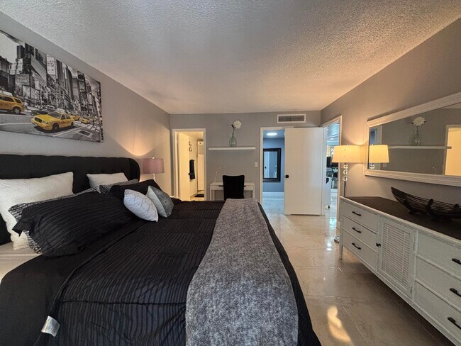 Building Photo - 1705 Presidential Way