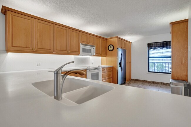 Building Photo - 1627 Riverview Rd