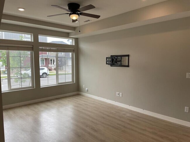 Building Photo - 153 E Brushy Canyon St
