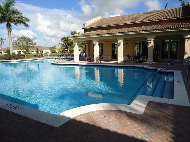 Building Photo - 1395 NE 33rd Ave