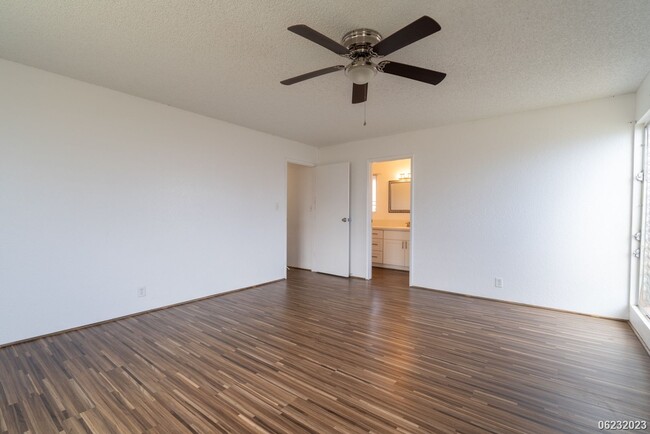 Building Photo - Fully remodeled 3BR/2BA/2CarGarage Single ...