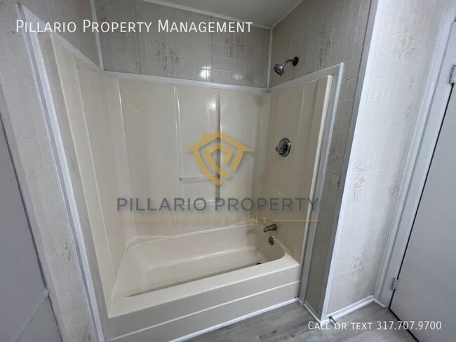 Building Photo - 1734 N Riley Ave