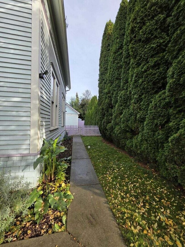 Building Photo - 1212 S 3rd St