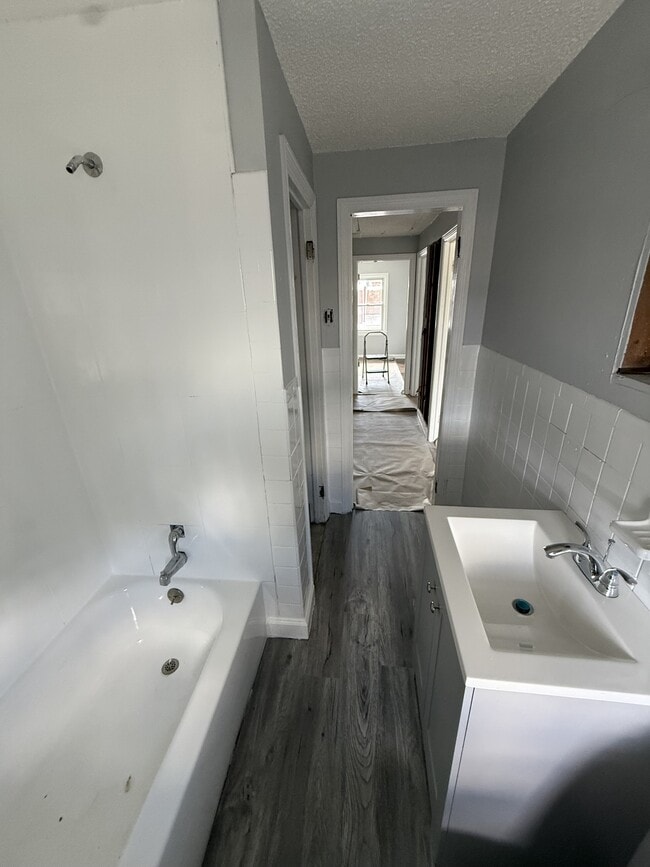 Building Photo - 906 Alcyon Dr