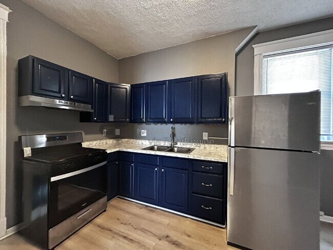 Building Photo - 1555 Salerno Dr
