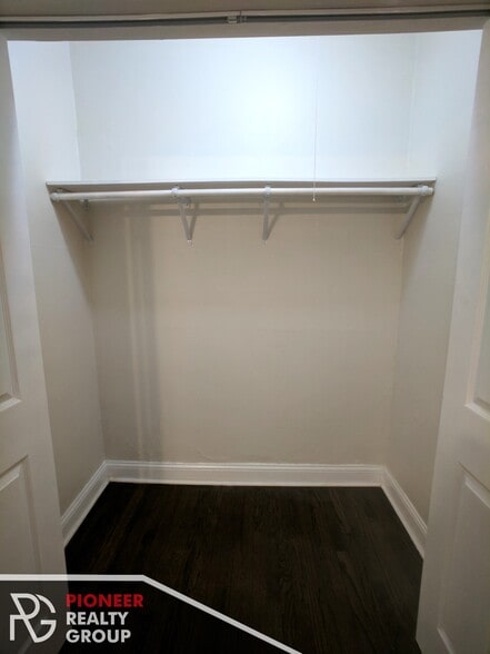 Building Photo - 3814 N Greenview Ave