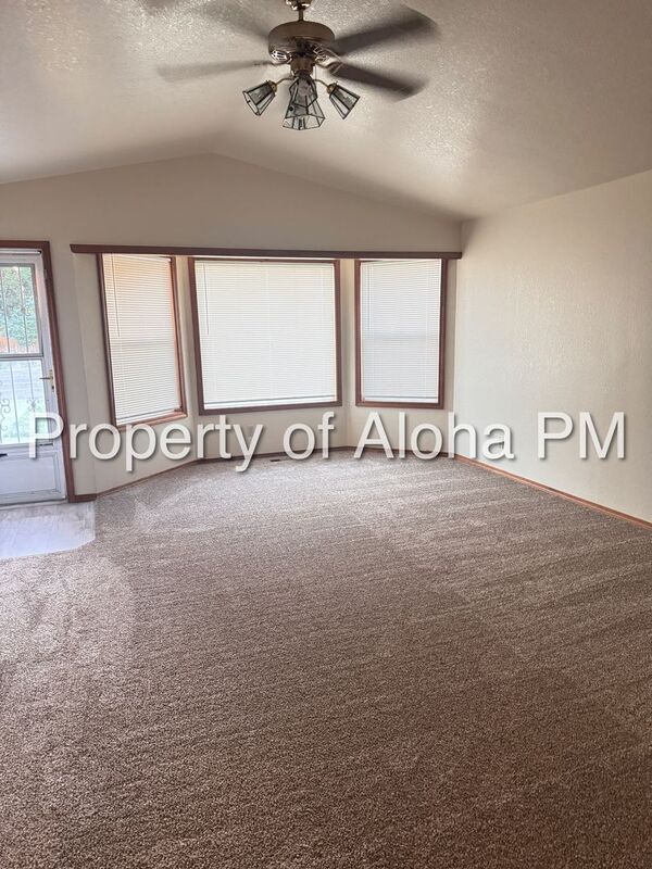 Building Photo - 2171 N Linder Rd