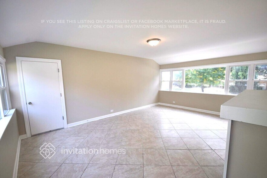 Building Photo - 9852 Schiller Blvd