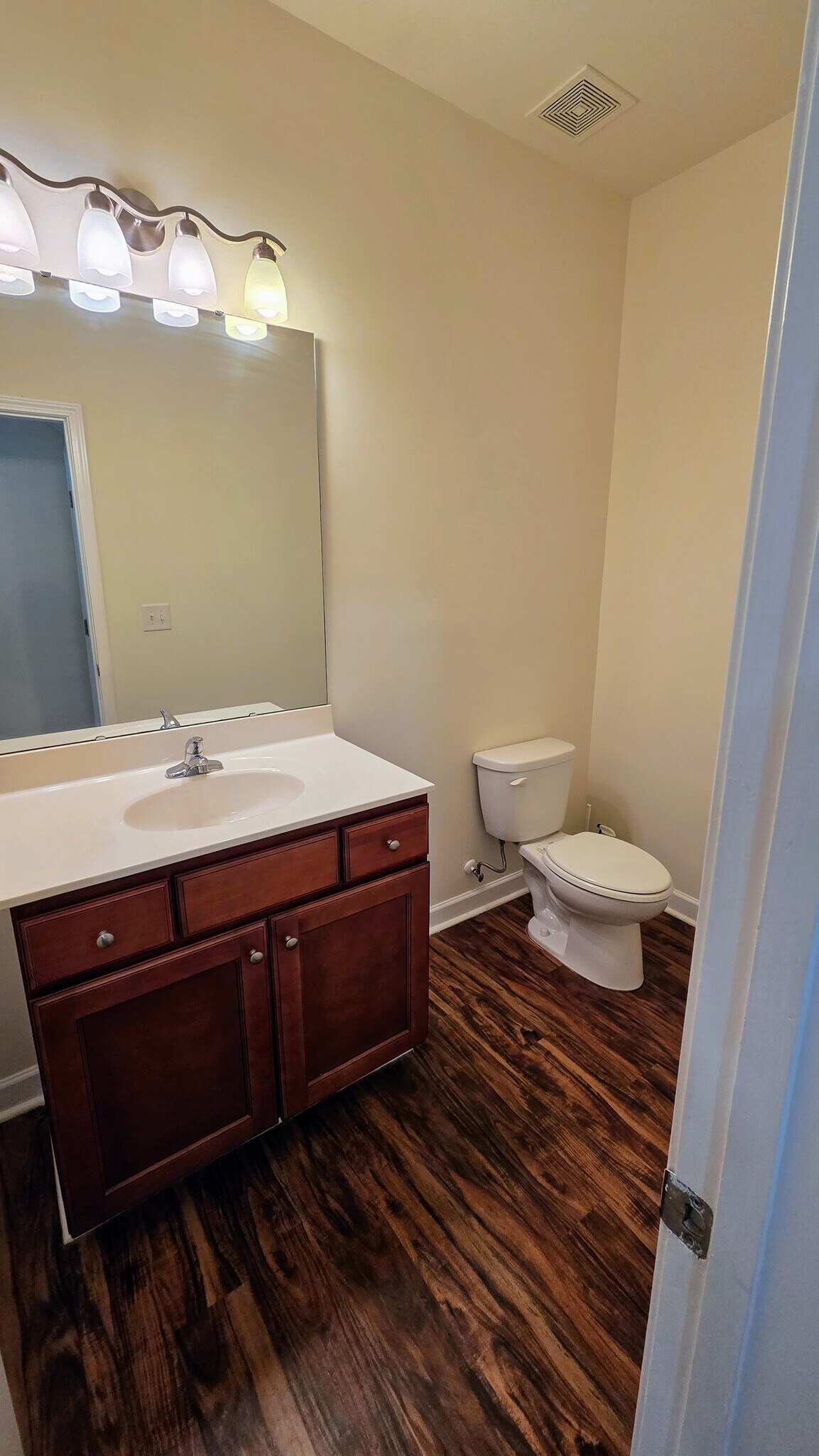 Building Photo - 113 Beechleaf Ct