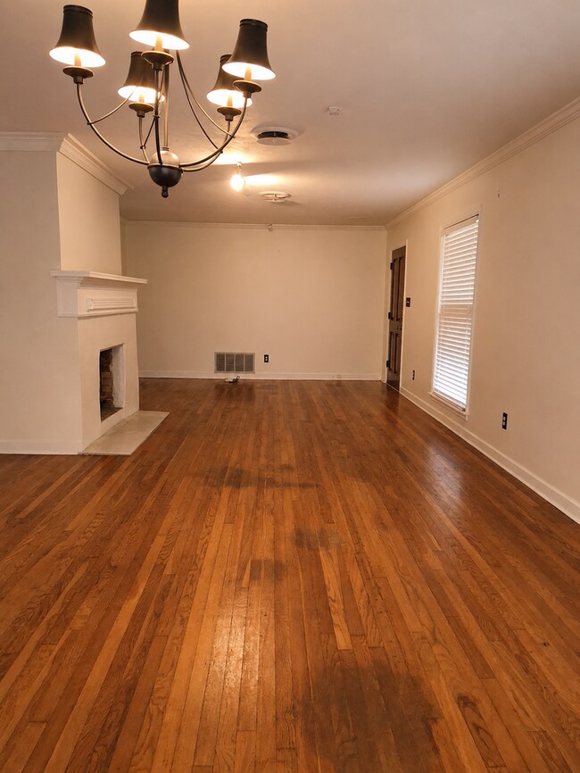 Building Photo - Beautiful 3BR/2BA Home with Large Yard & Outdoor Deck | Northeast Jackson