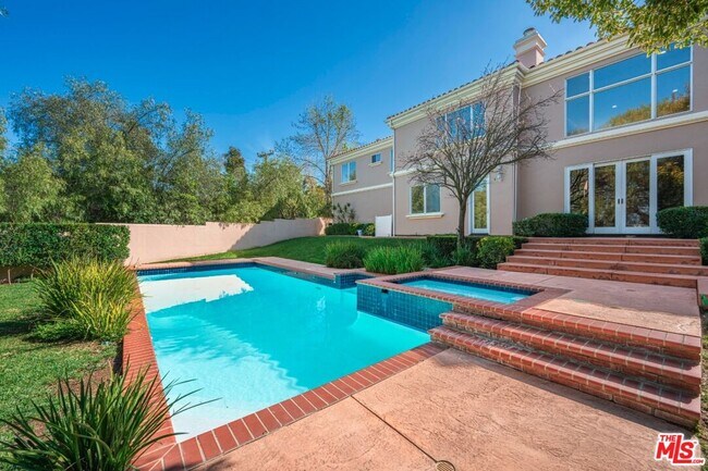 Building Photo - 11221 Briarcliff Ln
