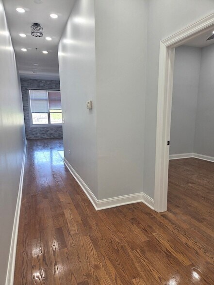 Building Photo - 2915 N Clybourn Ave