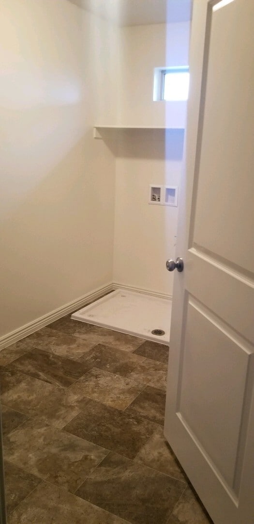 Building Photo - Town home in Little Valley Area. End Unit!!