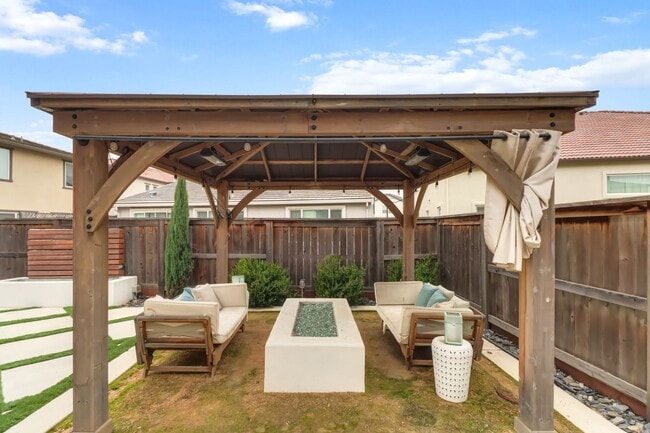 Building Photo - Beautiful 4-Bedroom, 3-Bath Home on a Quiet Cul-de-Sac in Woodland