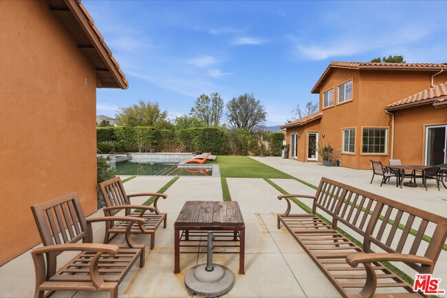 Building Photo - 9651 Sagebrush Ave