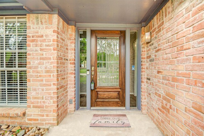 Building Photo - 6206 Rippling Hollow Dr