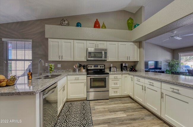 Building Photo - 20615 N Ventana Dr W