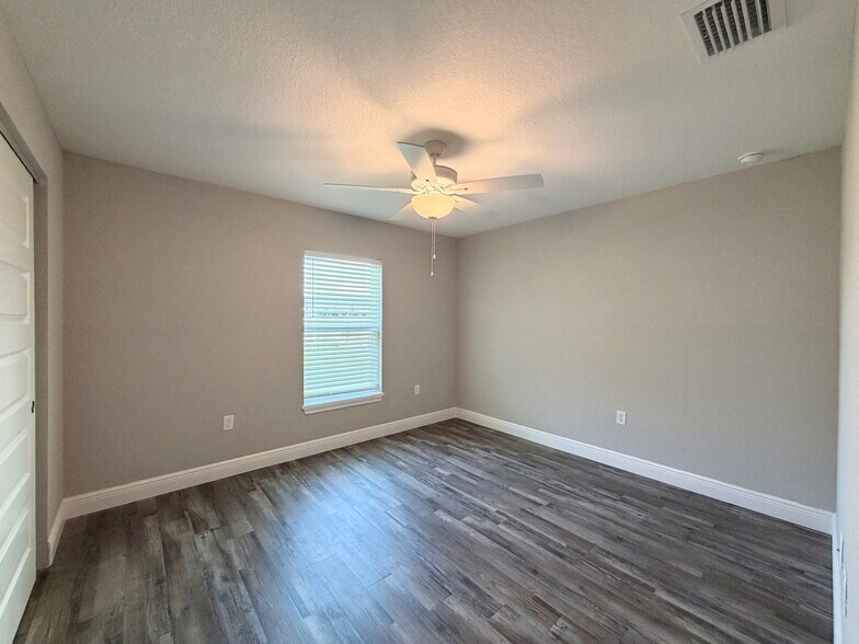 Building Photo - 9 Larch Dr