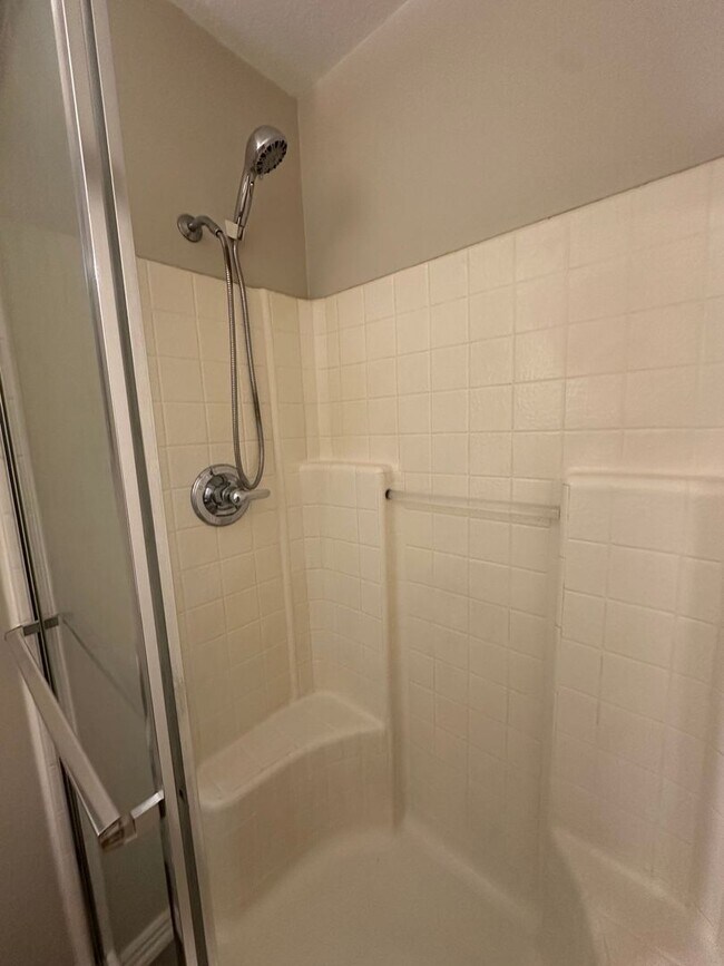 Building Photo - BEAUTIFUL TOWNHOME!!!