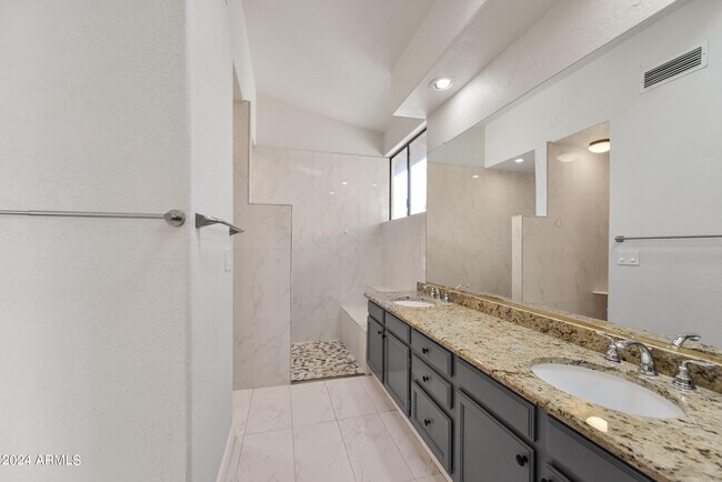 Building Photo - 9166 E Laurel Ln