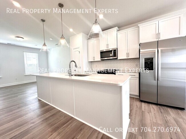 Building Photo - 5027 Layman Dr