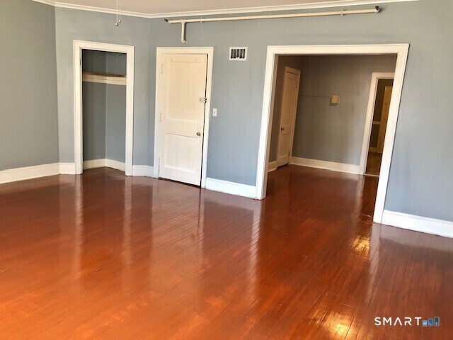 Building Photo - 480 Main St