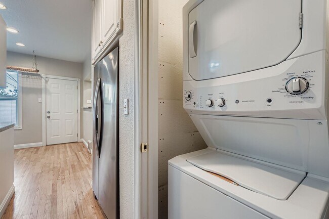 Building Photo - Stylish Home in the Heart of Highland with Detached Garage & Mother-in-Law Suite