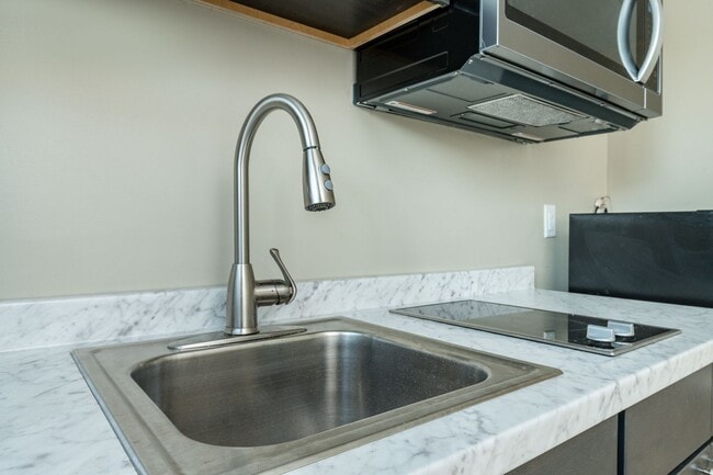 Building Photo - 104 S 51st St