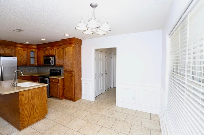 Building Photo - 3065 Temple Rd