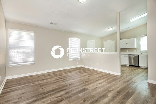 Building Photo - 3 Bedroom Pet-Friendly Home in CHARLOTTE, NC with Main Street Renewal