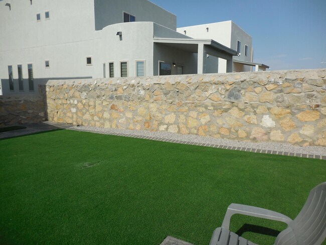 Building Photo - 12880 Haxby St