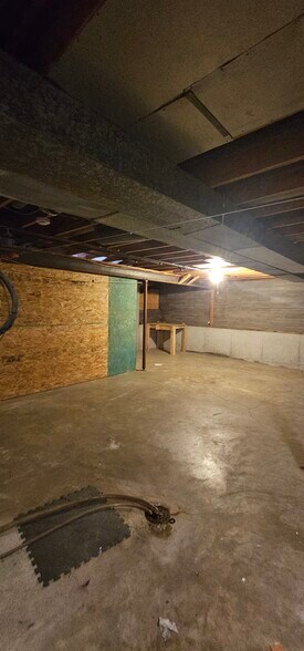 Building Photo - 1315 E 123rd Ter