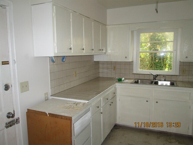 Building Photo - 2980 Wanda Cir SW