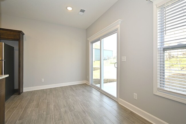 Building Photo - 3 Bedroom 2.5 bath 2 Car Garage   Duplex