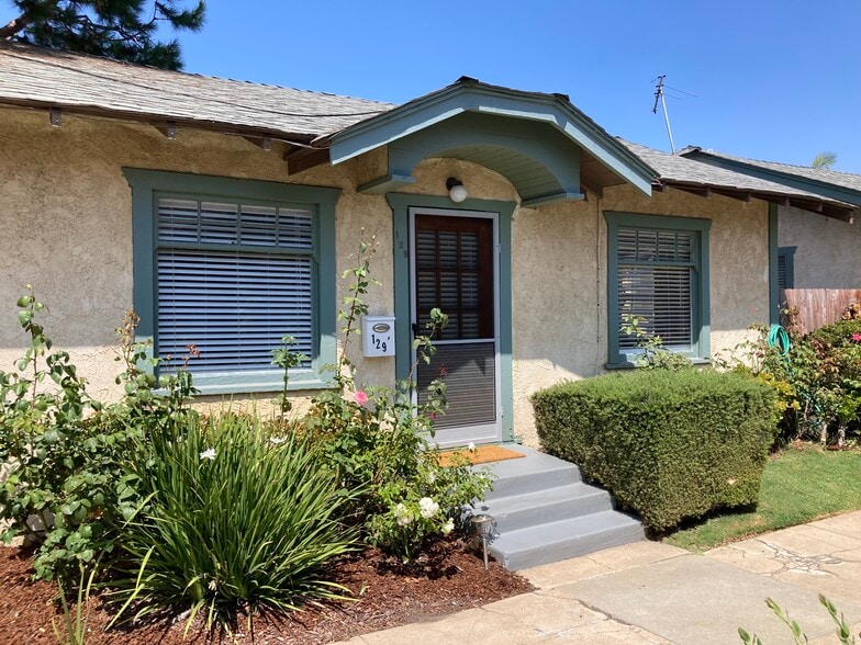 cottage - 129 S Broadway