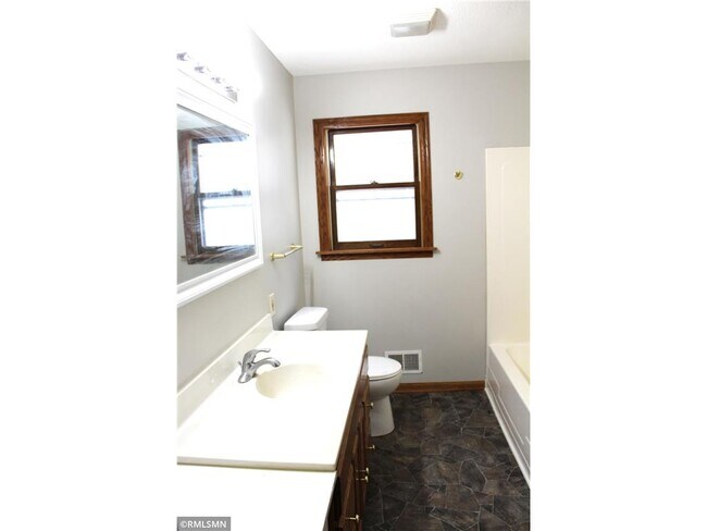 Building Photo - 747 Tuscarora Ave W