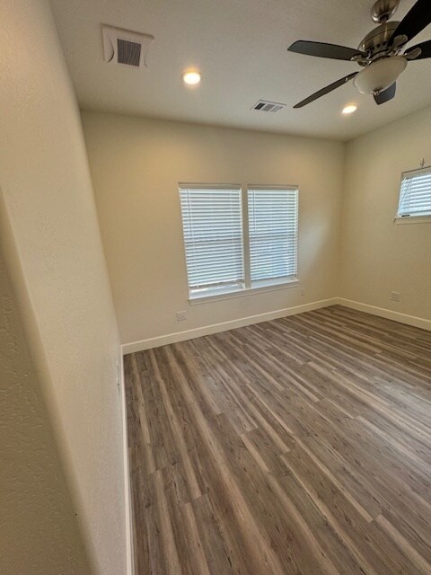Building Photo - 475 Cheney Loop