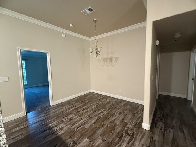 Building Photo - 1001 E 95th St