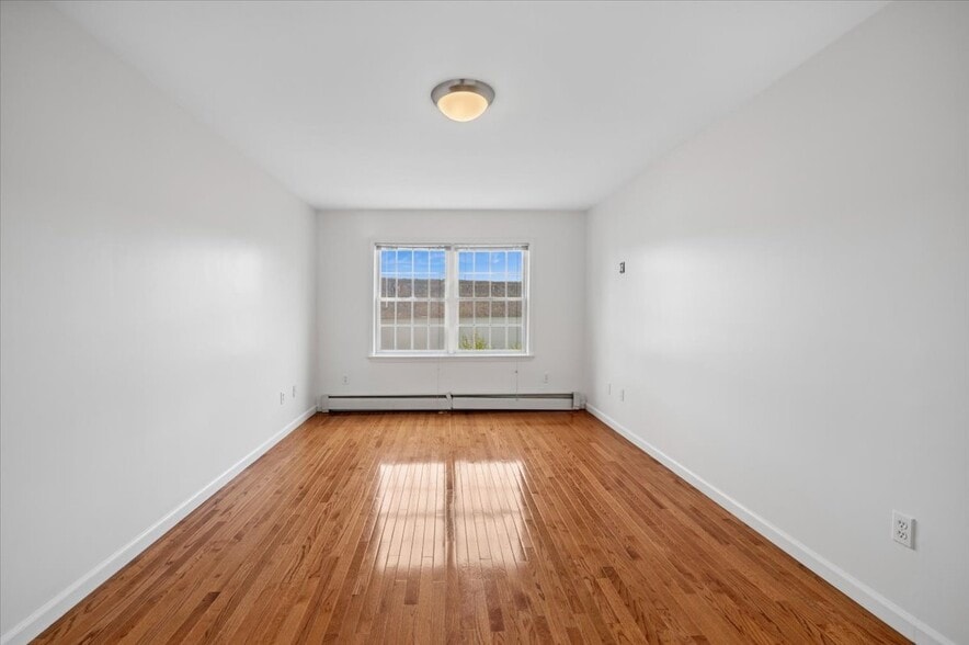 Building Photo - 727 Warburton Ave