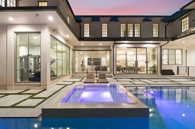 Building Photo - 2615 Yupon St