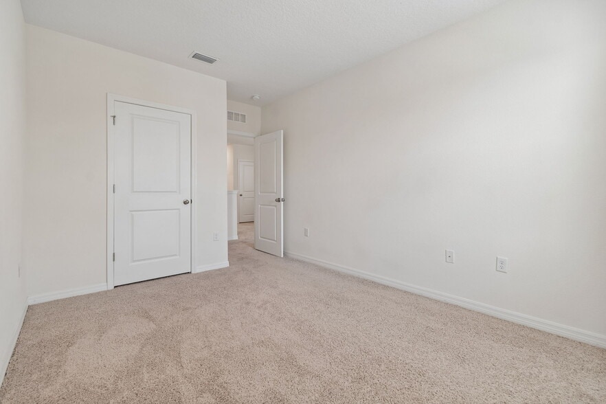 Building Photo - 17053 Oval Rum Dr