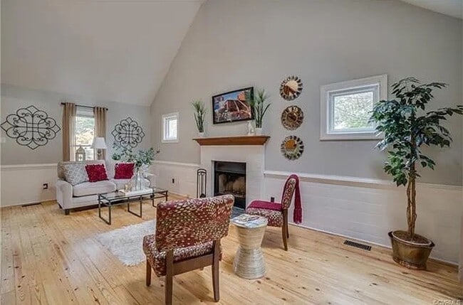 Building Photo - Cozy West Lake Hills Home