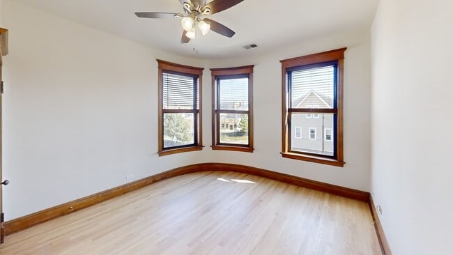 Building Photo - 3124 N California Ave