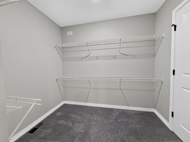 Building Photo - 595 Bailiwick Dr