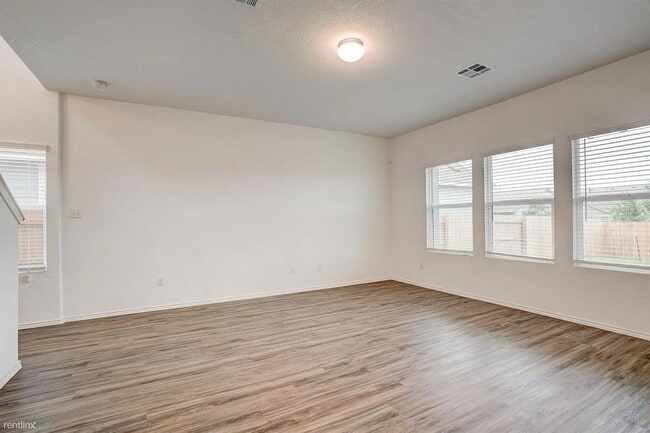 Building Photo - 209 Majestic Cedar Dr