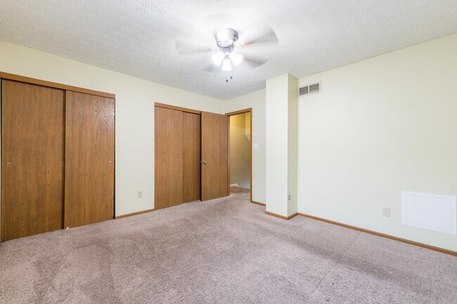 Building Photo - 867 Sheldrake Ct