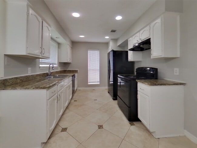 Building Photo - 22510 Braken Carter Ln
